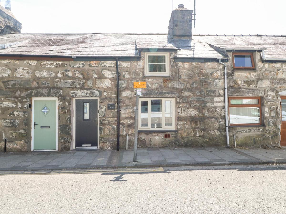 Weaver's * Porthmadog